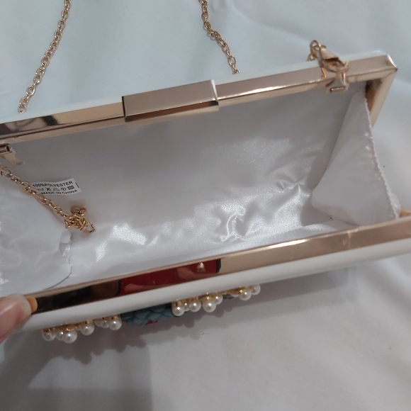 ⚡️Sale⚡️Party wear clutch white floral - Picture 2 of 3